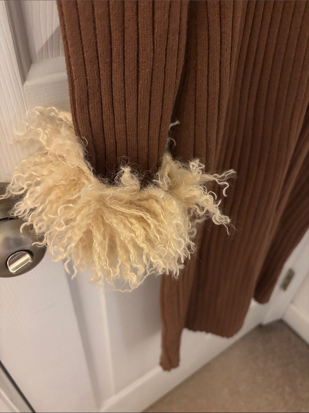Haute Hippie Brown Ribbed Long Sleeve Sweater with Cream Fur Trim - Picture 4 of 10
